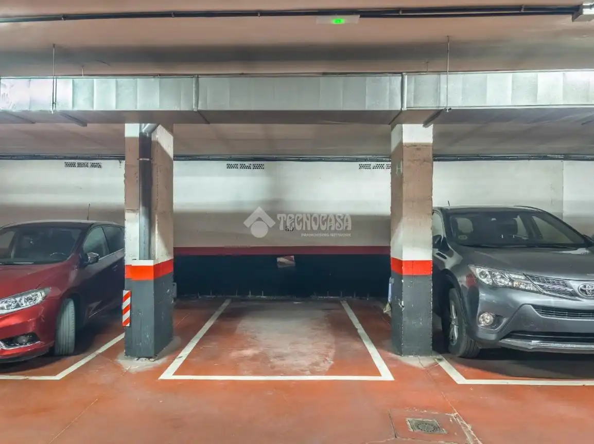 Parking de Piso en venta en Madrid con Aire acondicionado y Calefacción