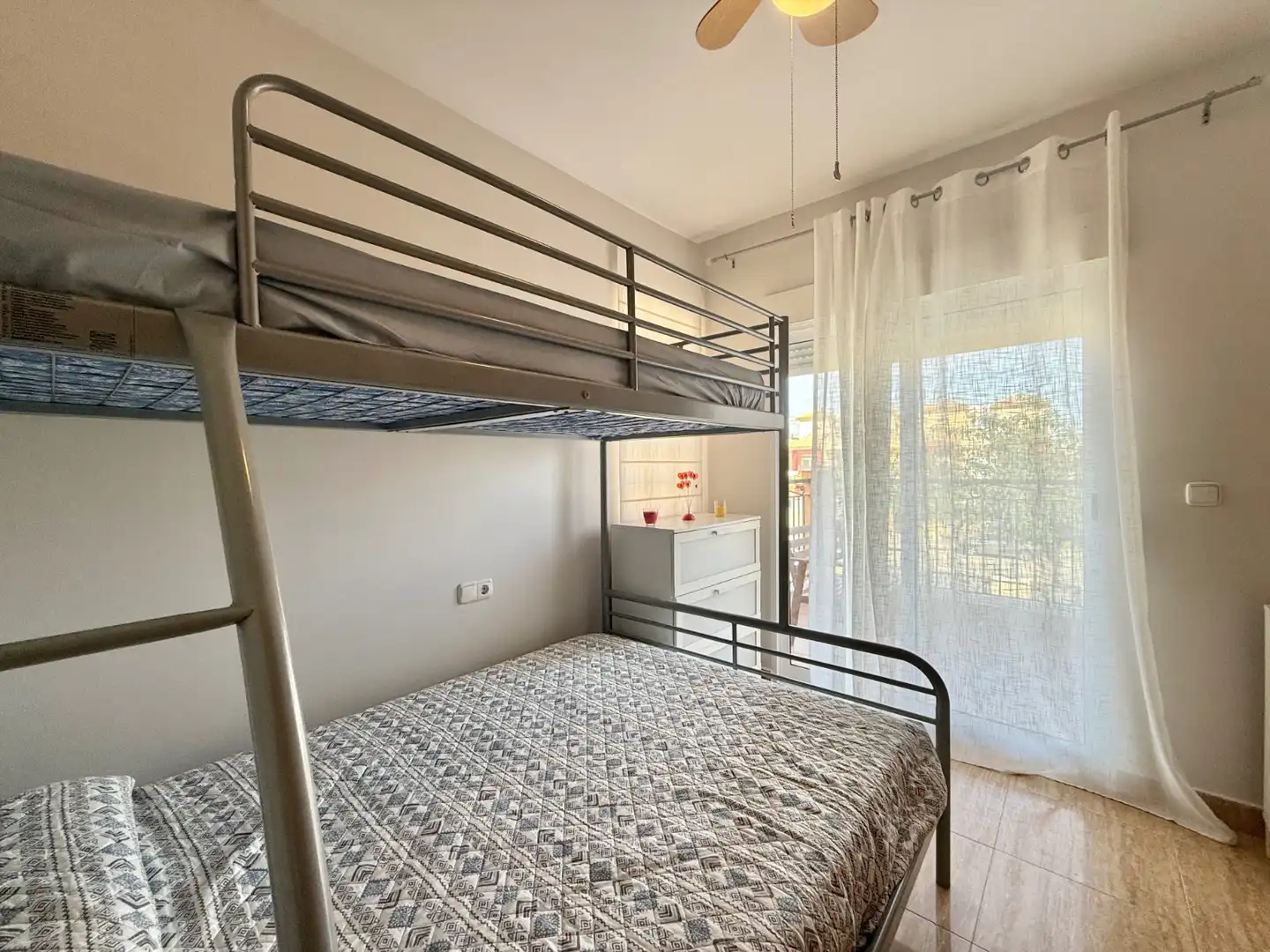 Habitación de Casa adosada de alquiler en Pilar de la Horadada con Aire acondicionado, Calefacción y Jardín privado
