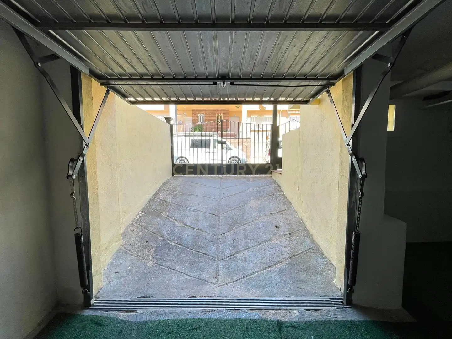Parking of Houses for rent in Armilla  with Air Conditioner and Washing machine