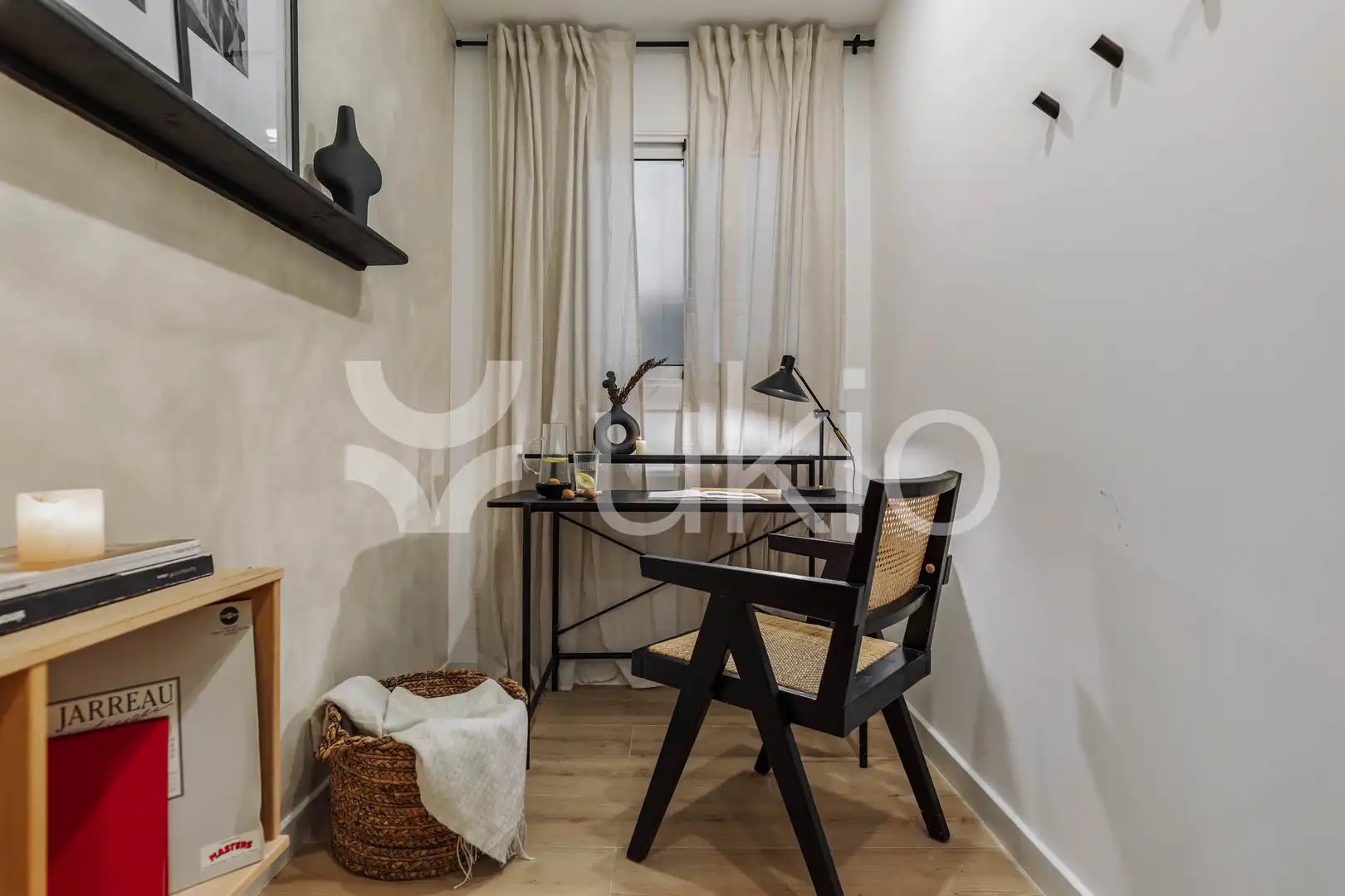 Dormitori de Apartament de lloguer en Barcelona amb Aire condicionat, Calefacció i Moblat