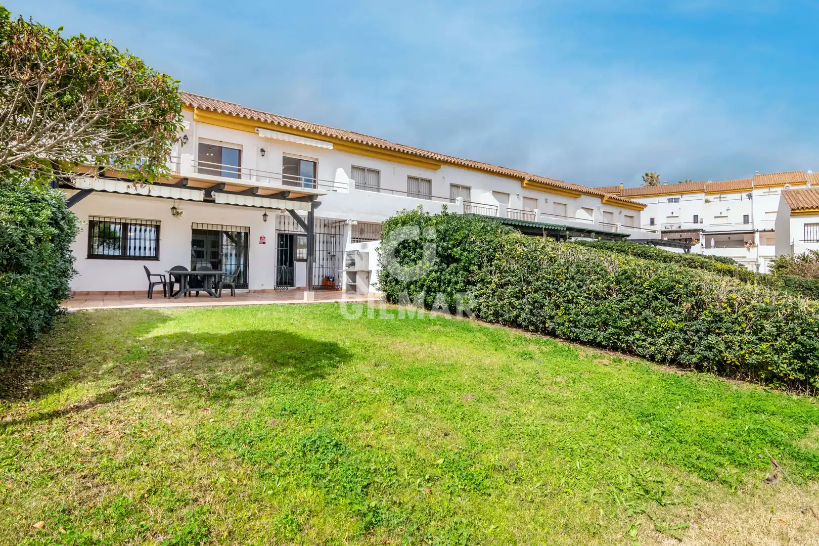 Garten von Einfamilien-Reihenhaus zum Verkauf in Manilva mit Heizung, Privatgarten und Schwimmbad