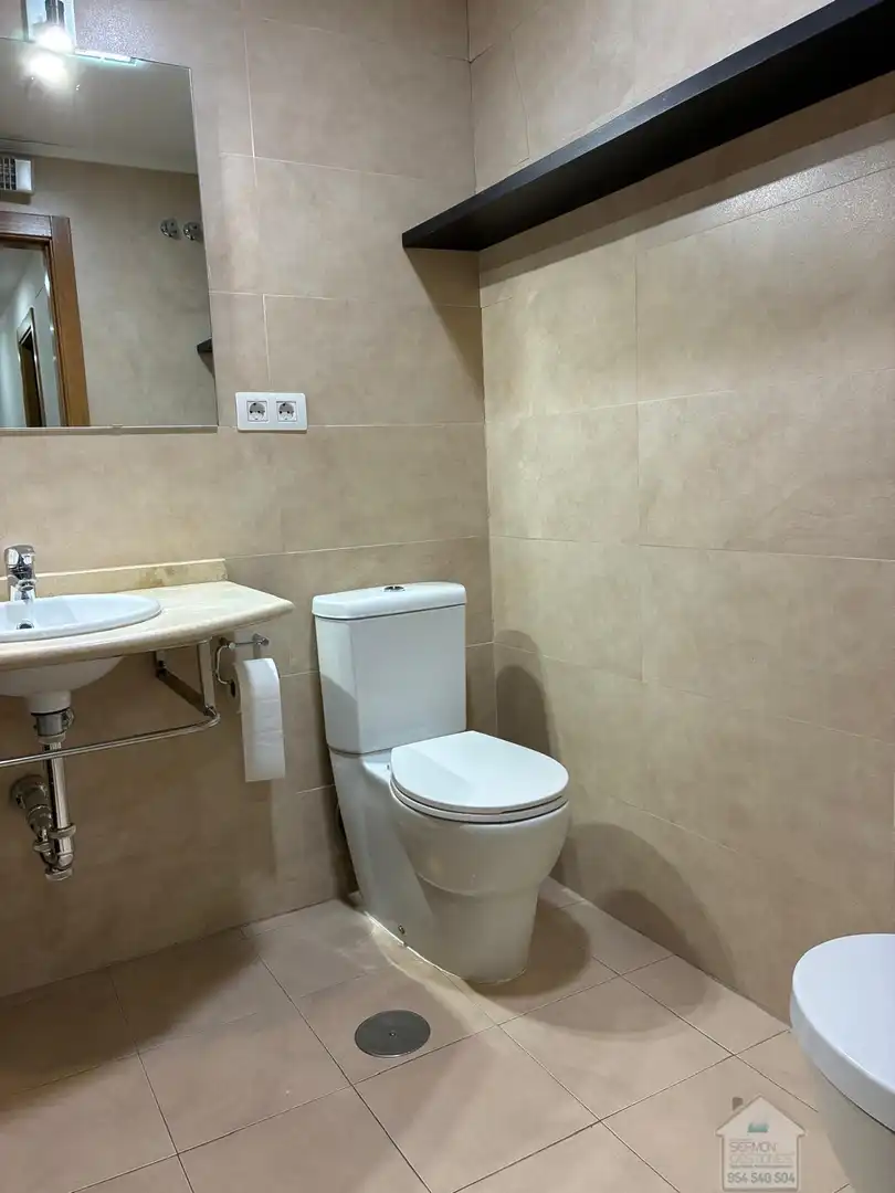 Baño de Piso en venta en Sevilla con Aire acondicionado, Calefacción y Trastero