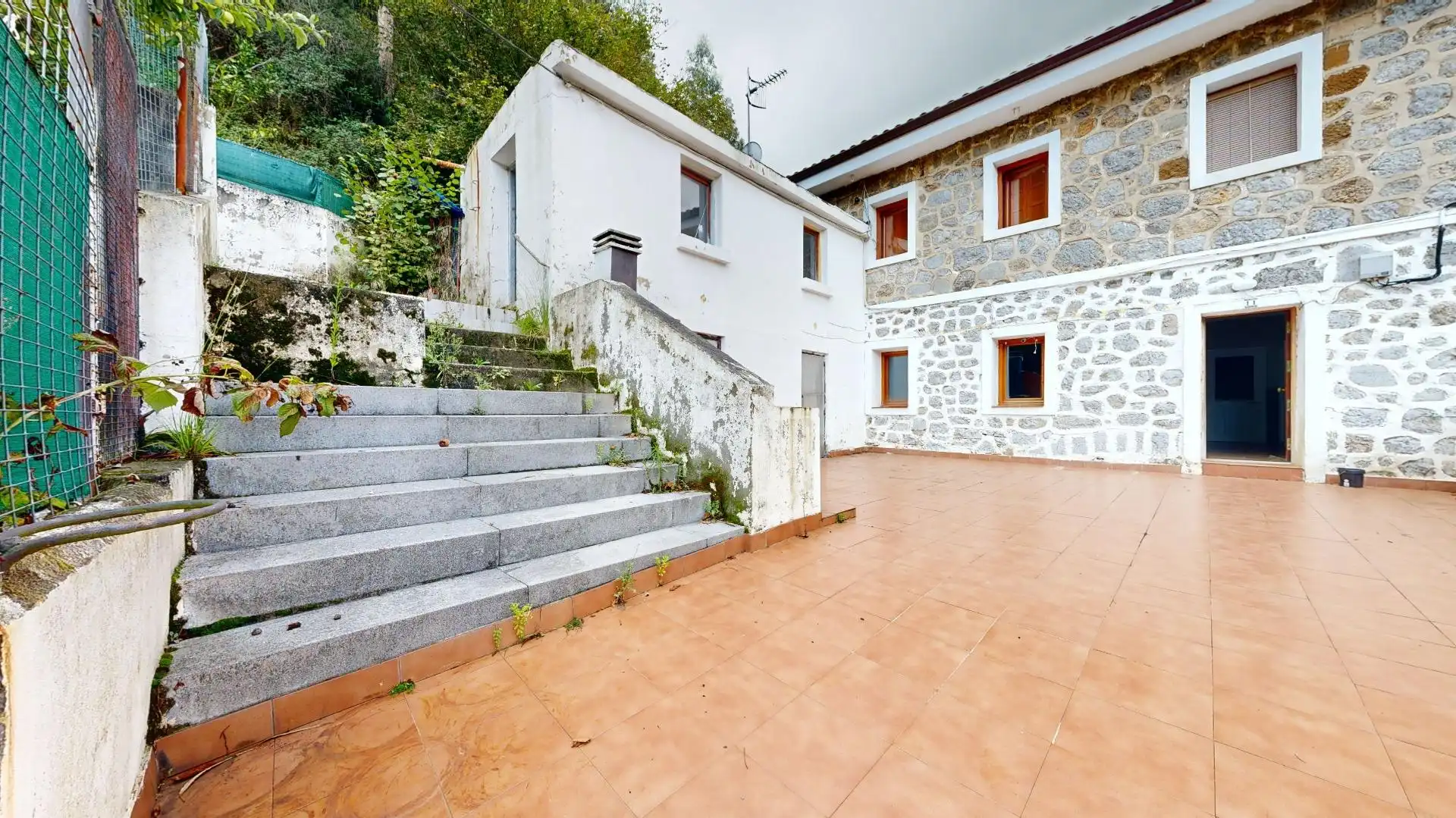 Exterior view of Houses for sale in Abanto y Ciérvana-Abanto Zierbena  with Heating