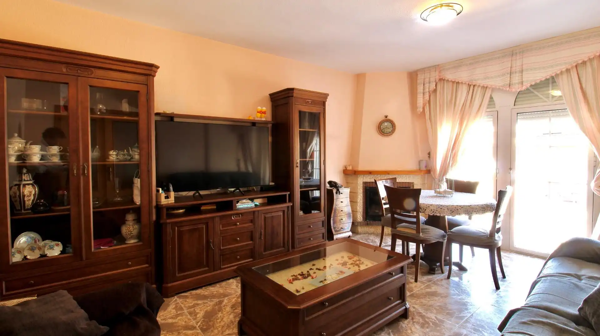 Sala de estar de Casa adosada en venta en Roquetas de Mar con Aire acondicionado, Terraza y Trastero