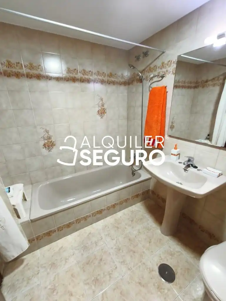 Bathroom of Flat for rent in Alicante / Alacant  with Air Conditioner, Terrace and Swimming Pool