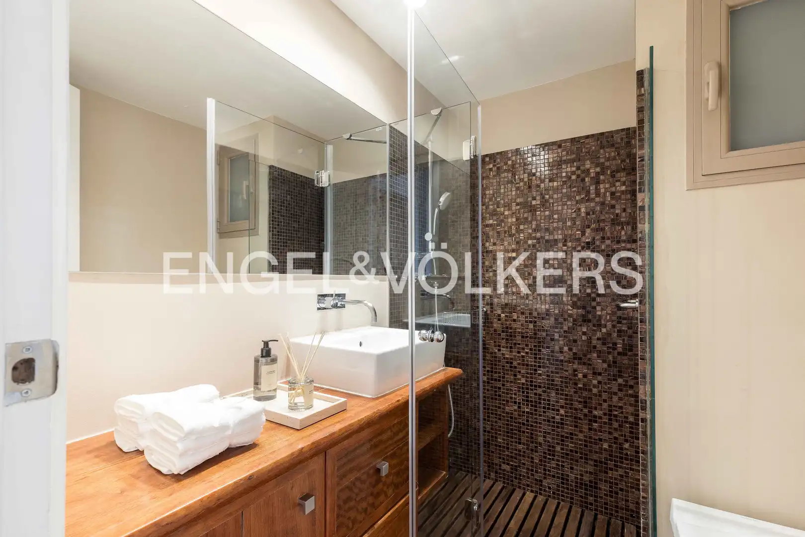 Bathroom of Flat for rent in Barcelona  with Air Conditioner, Heating and Parquet flooring