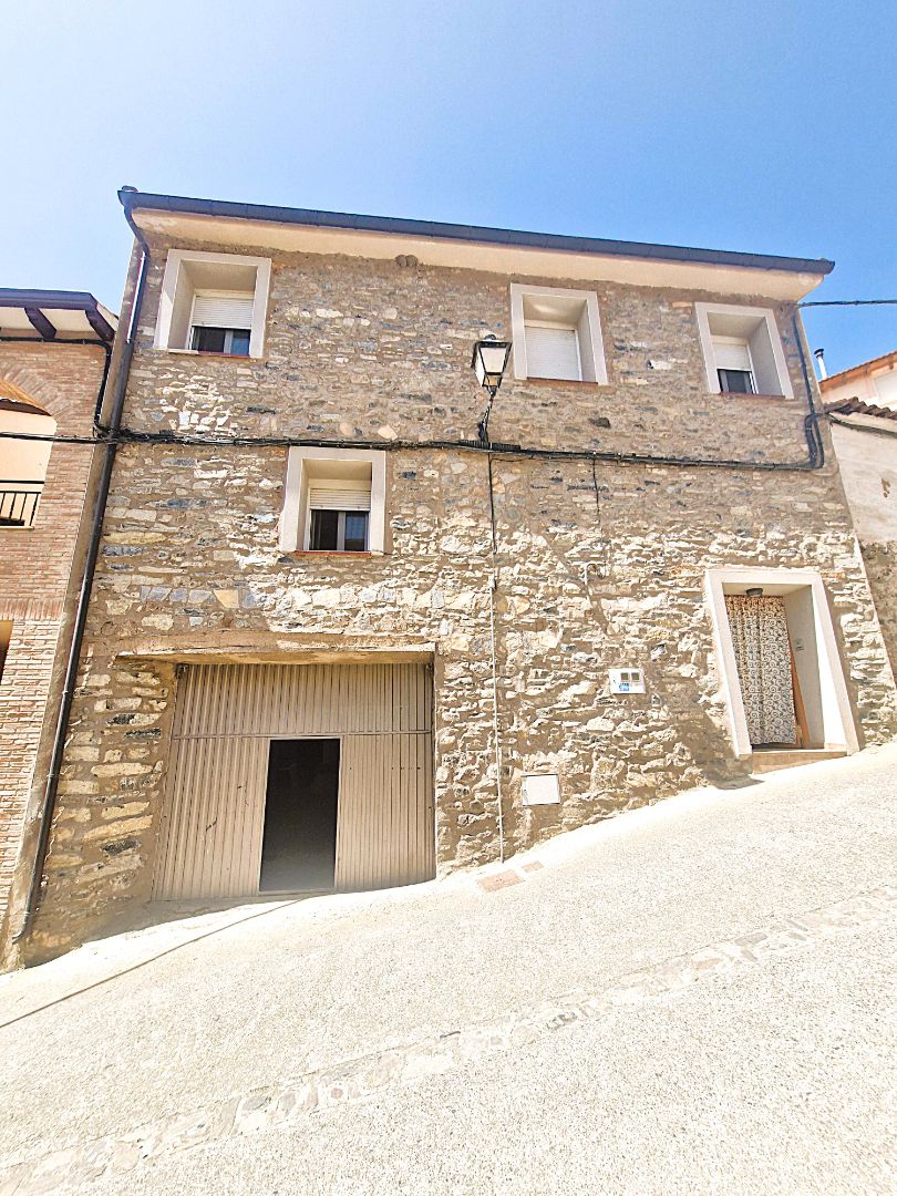 Vista exterior de Casa adosada en venda en Cornago amb Calefacció, Terrassa i Traster