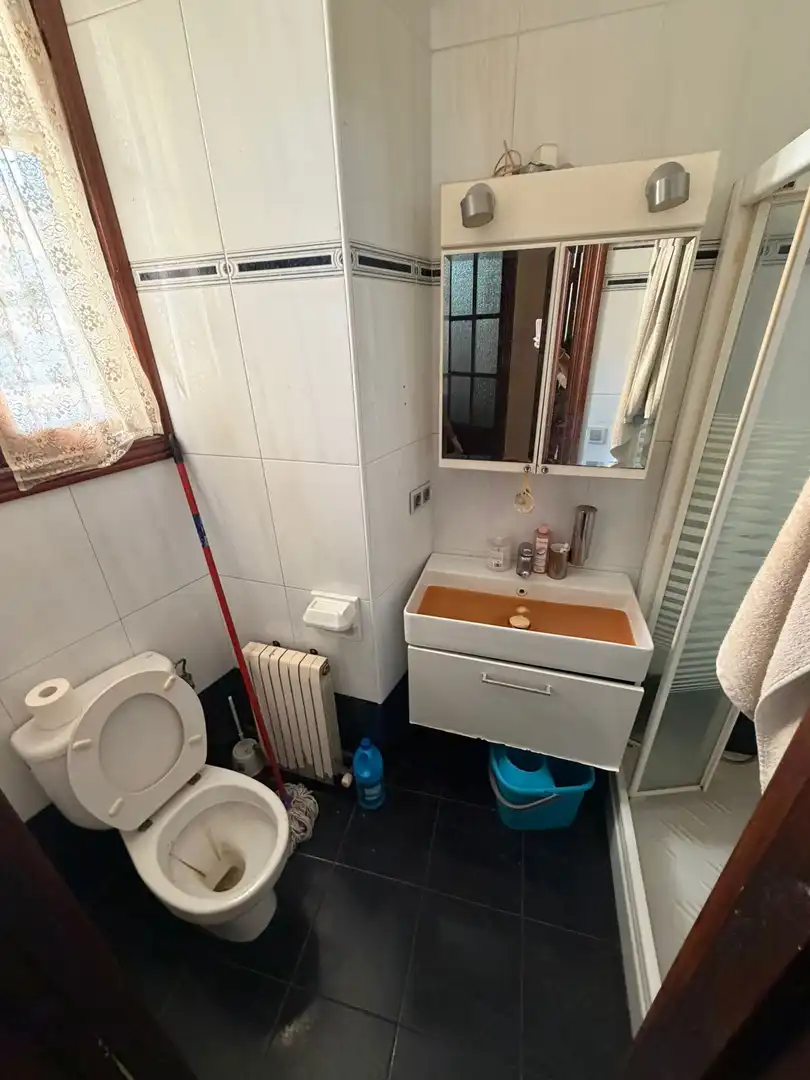 Badezimmer von Wohnung zum Verkauf in Errenteria mit Heizung
