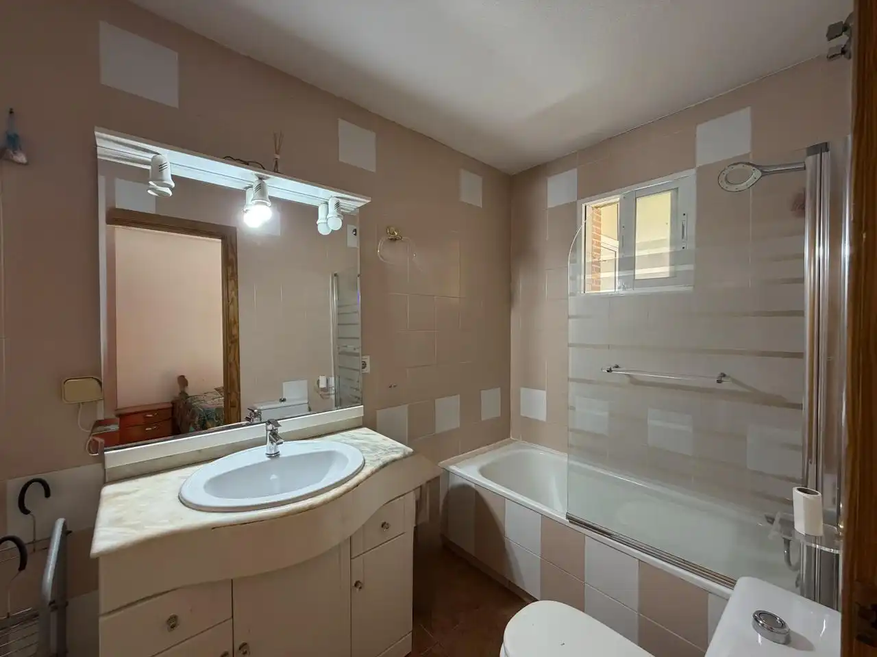 Badezimmer von Wohnung zum Verkauf in Alicante / Alacant mit Klimaanlage, Privatgarten und Terrasse