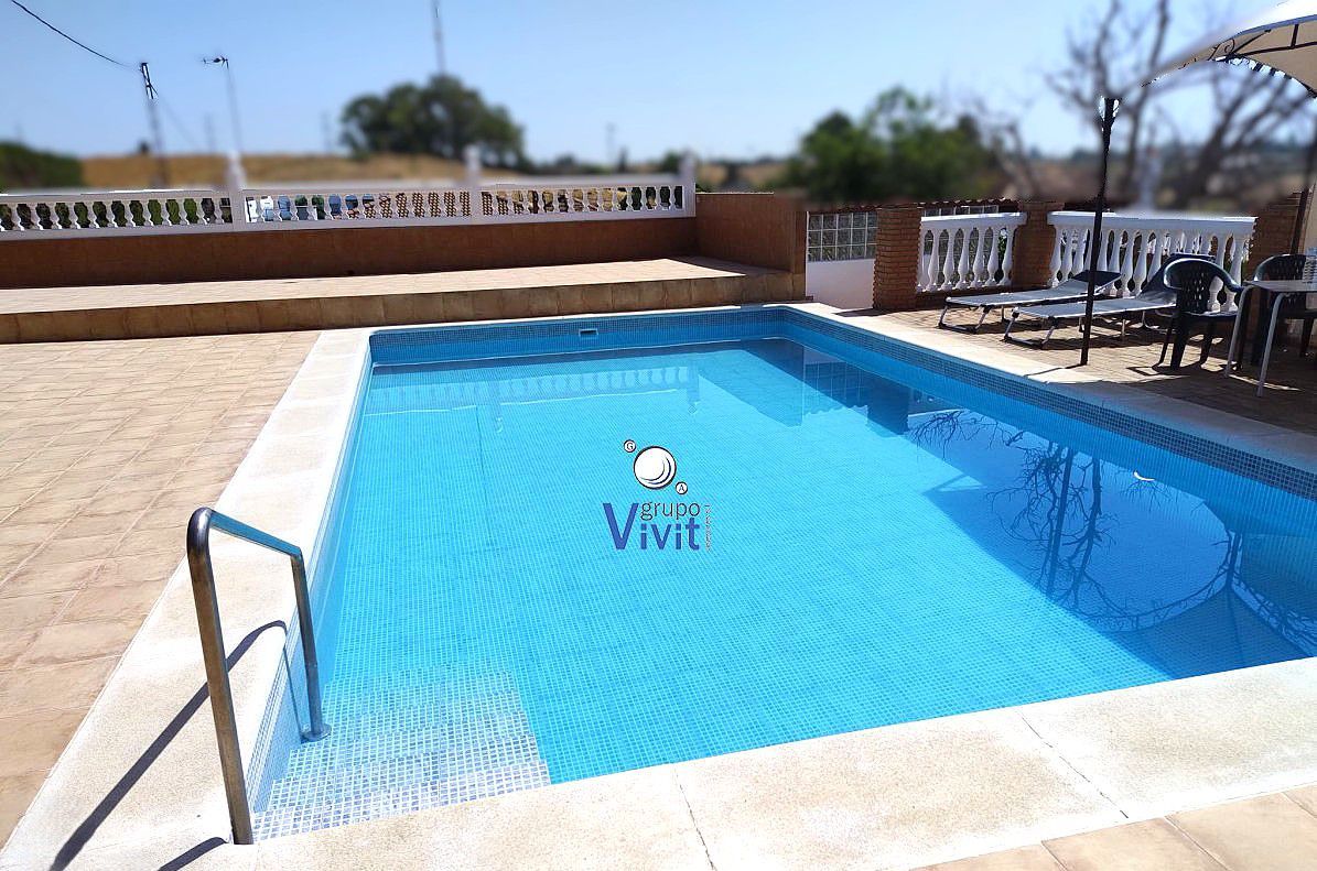 Piscina de Casa o xalet en venda en Alcalá de Guadaira amb Aire condicionat, Jardí privat i Terrassa