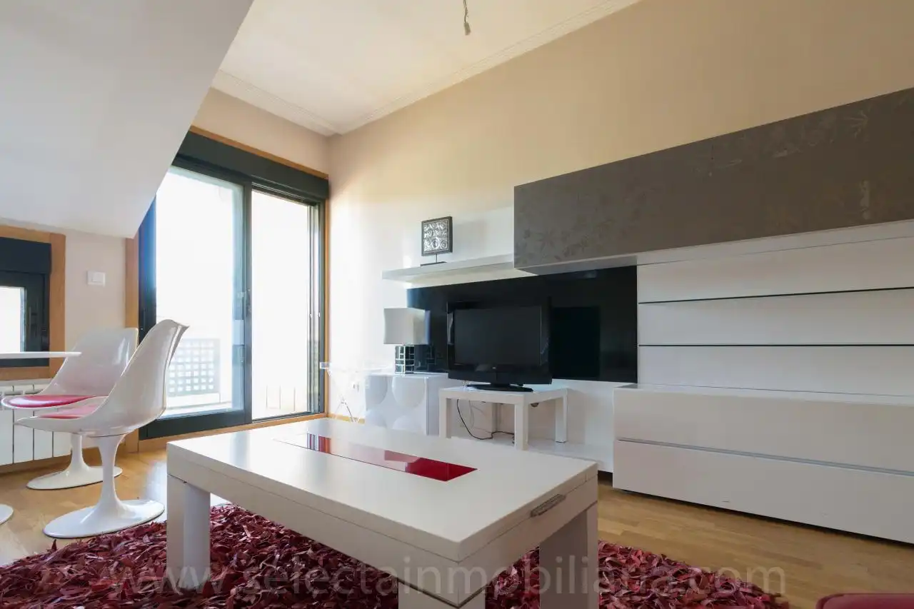 Wohnzimmer von Dachboden zur Miete in Pontevedra Capital  mit Heizung, Terrasse und Schwimmbad