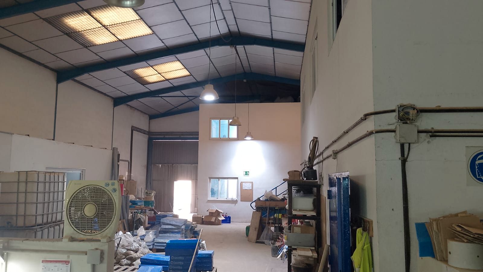 Industrial buildings to rent in Llanera