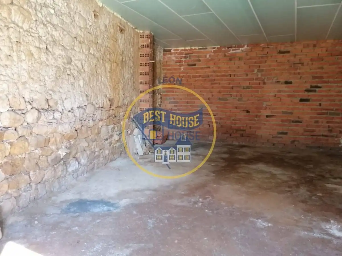 Houses for sale in Rioseco de Tapia  with Storage room and Balcony