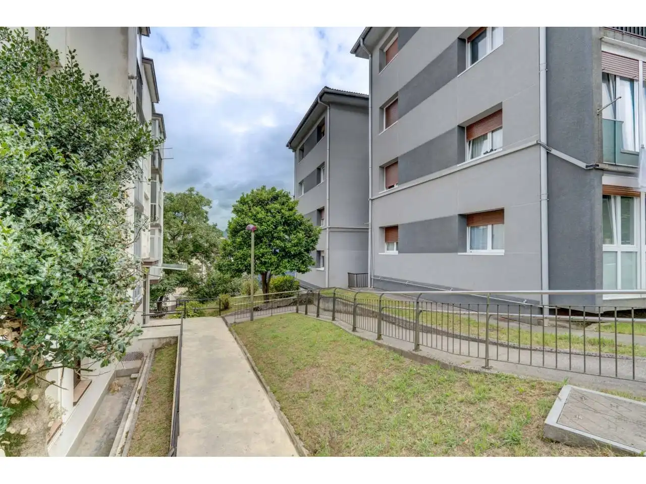 Vista exterior de Pis en venda en Hernani amb Calefacció, Terrassa i Moblat