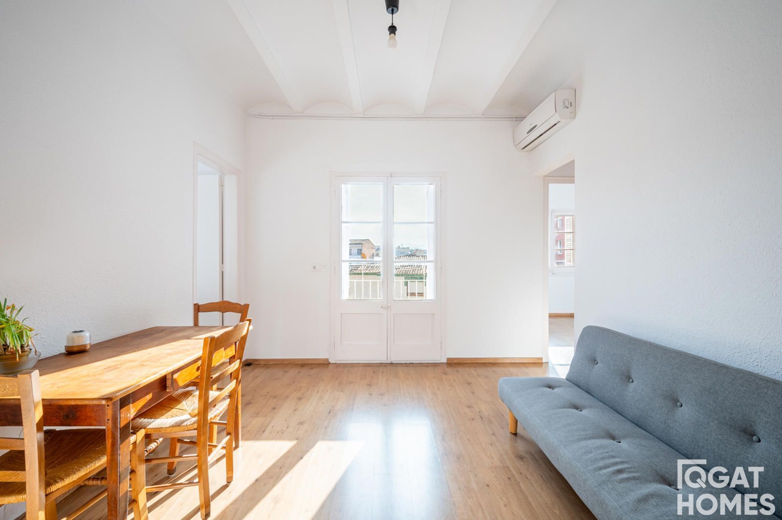 Living room of Flat for sale in Sant Cugat del Vallès  with Air Conditioner and Terrace
