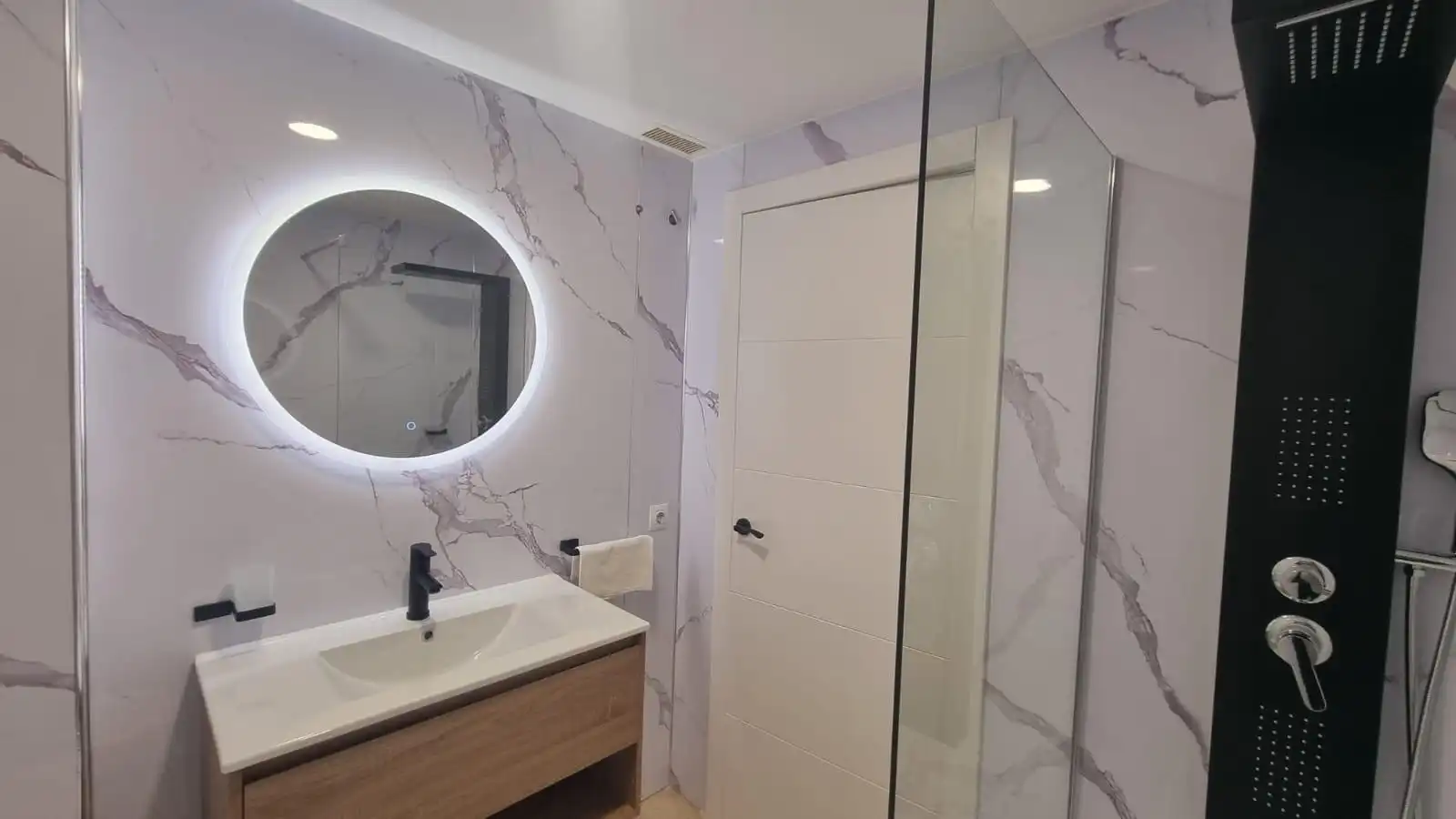 Baño de Piso en venta en Arona con Alarma
