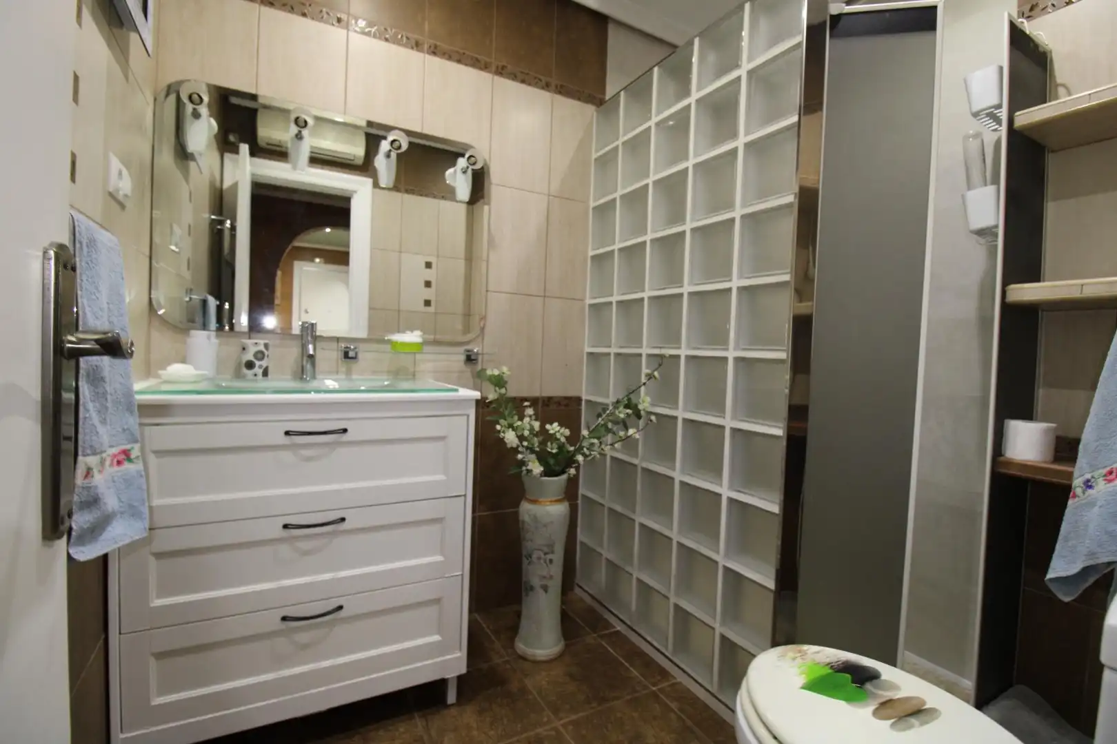 Baño de Piso de alquiler en Murcia con Aire acondicionado