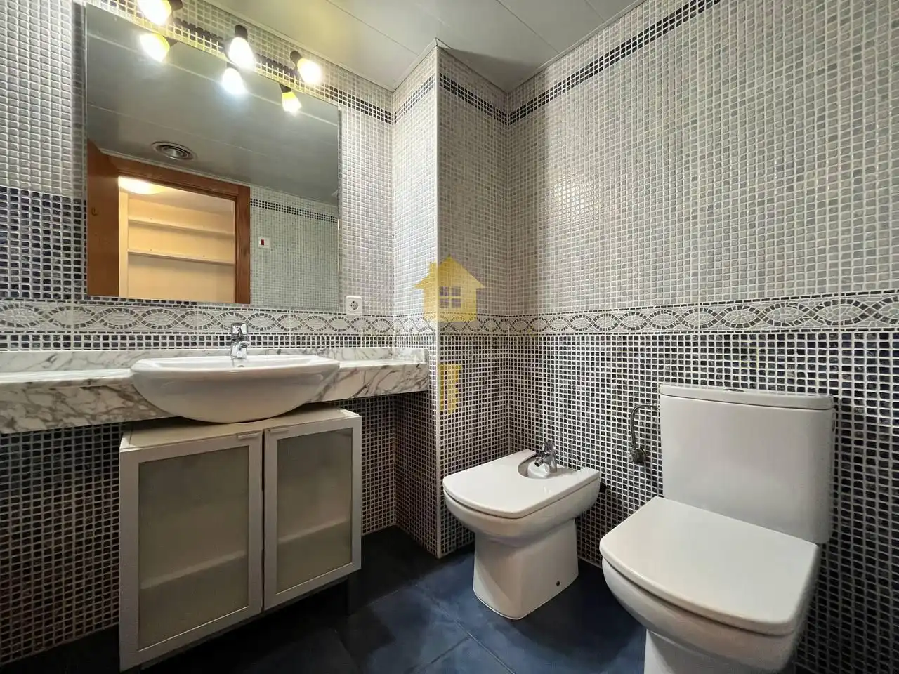Baño de Piso en venta en Sant Pere Pescador con Aire acondicionado, Amueblado y Balcón