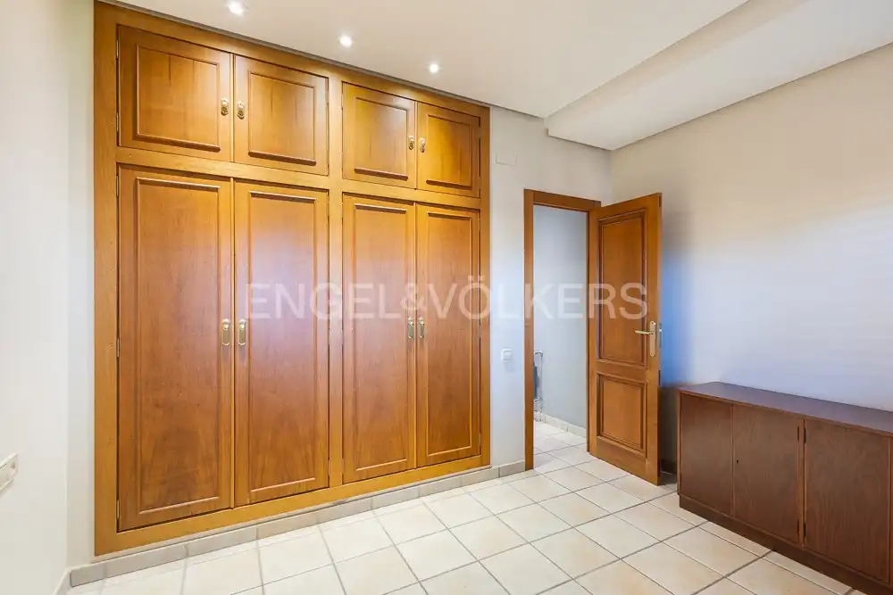 Houses for sale in La Pobla de Vallbona  with Air Conditioner, Heating and Private garden