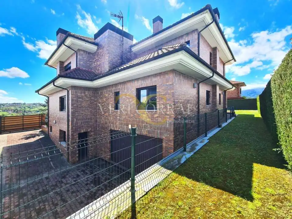 Vista exterior de Casa o chalet en venta en Oviedo  con Calefacción, Jardín privado y Terraza