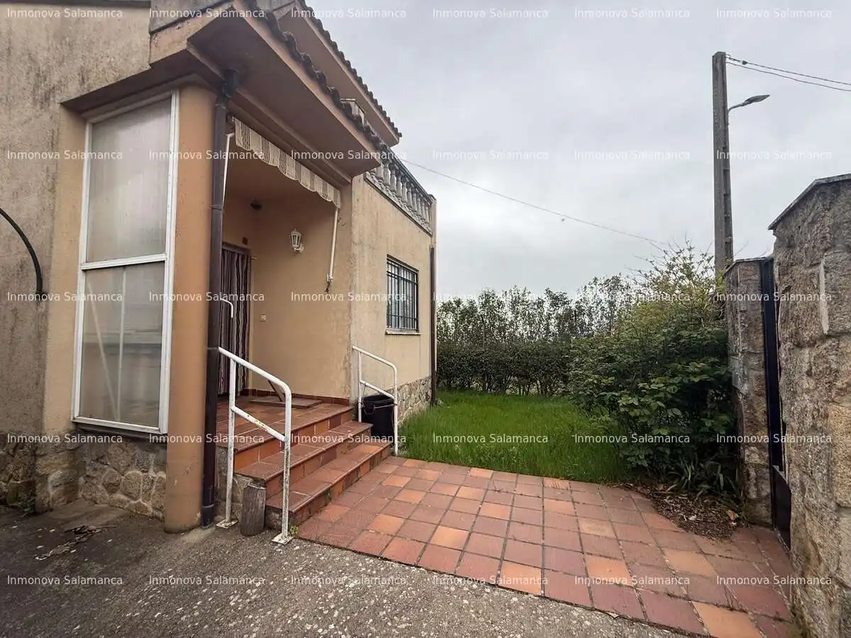 Casa o xalet en venda en Membribe de la Sierra amb Calefacció, Jardí privat i Moblat