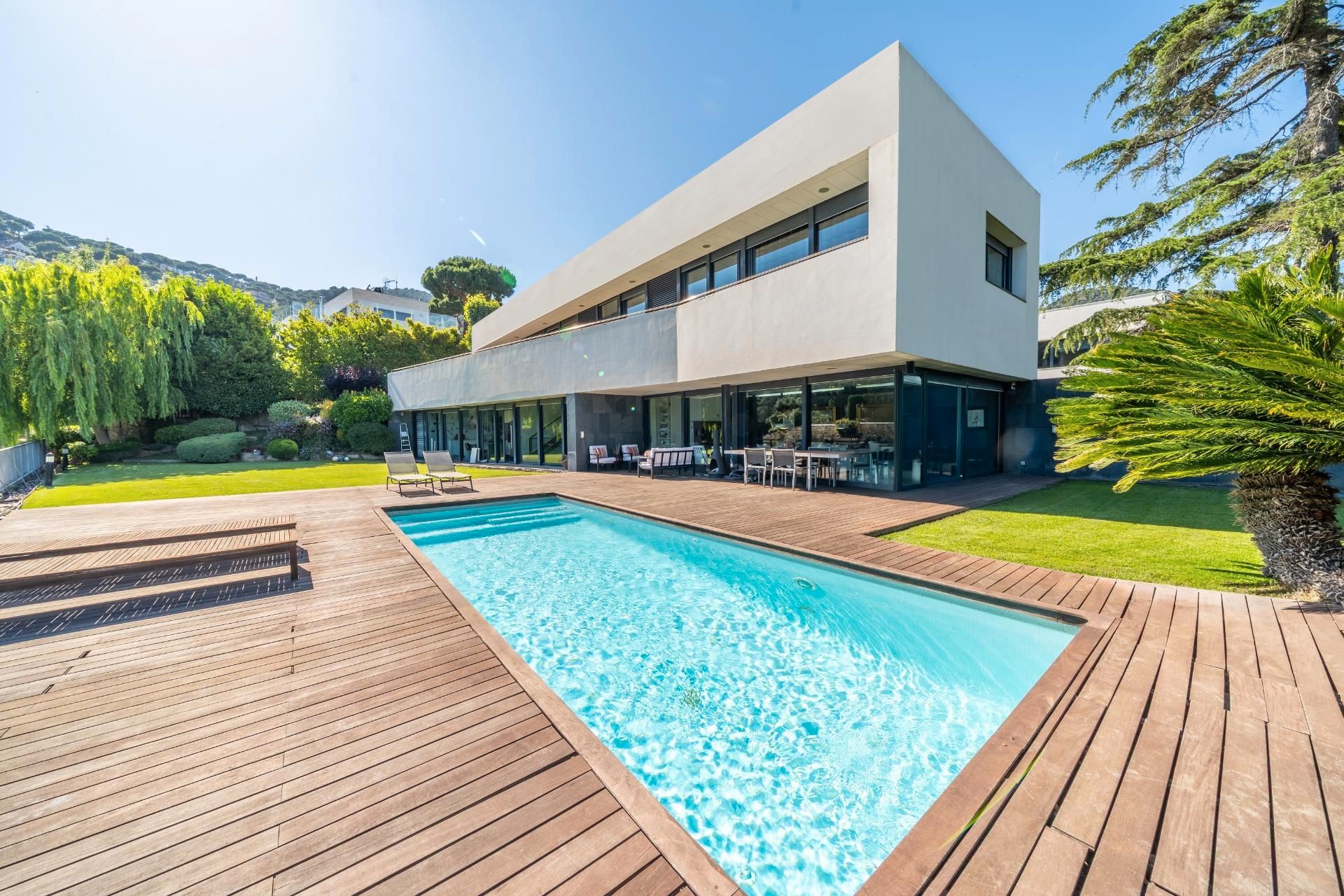 Exterior view of House or chalet for sale in Premià de Dalt  with Air Conditioner, Heating and Private garden