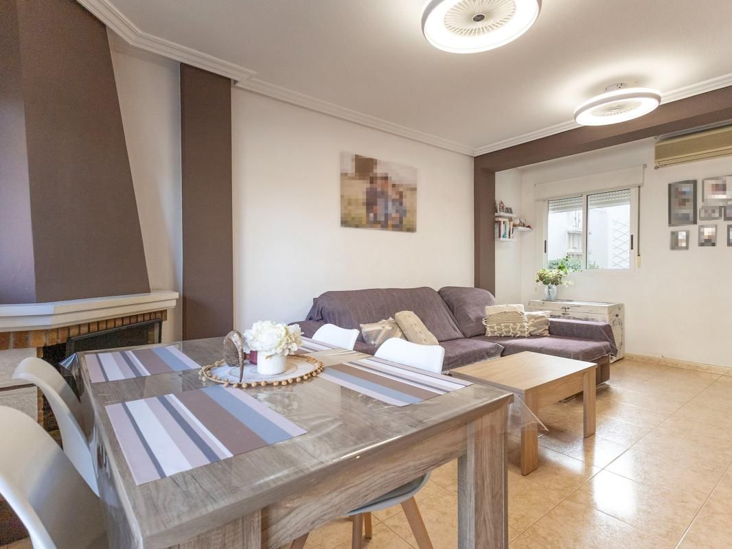 Casa adosada en venda a C. Camilo José Cela, Catral