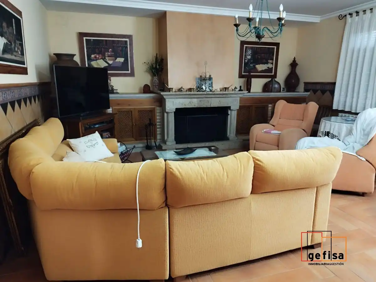 Sala de estar de Casa o chalet en venta en Valdepeñas con Calefacción, Trastero y Piscina