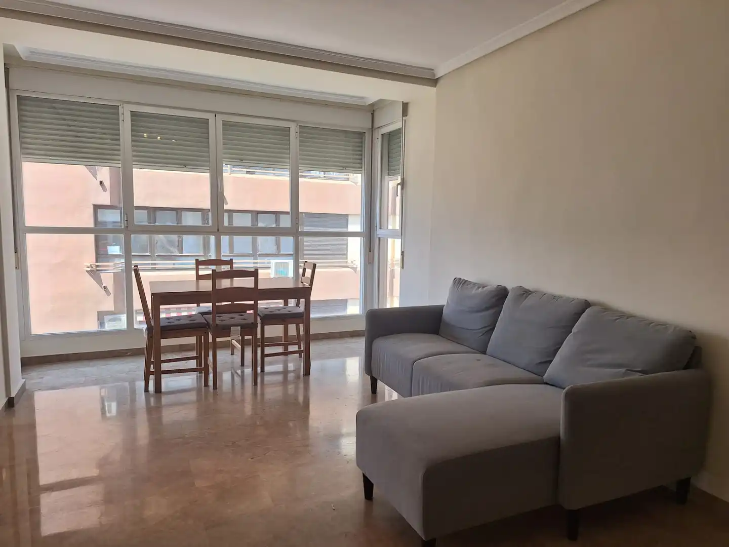 Wohnzimmer von Wohnung zur Miete in Valencia mit Ofen und Waschmaschine