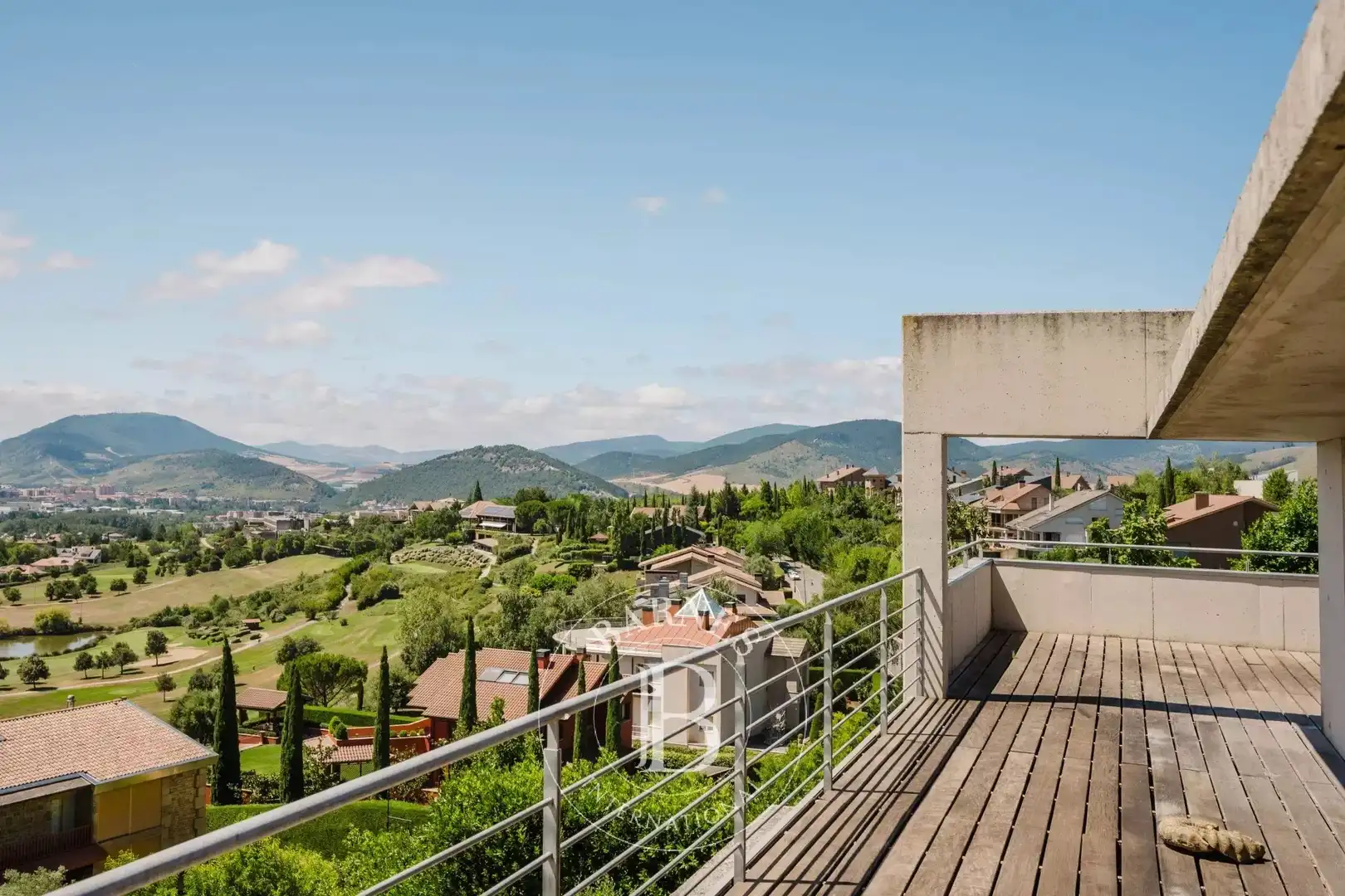 Terrassa de Casa o xalet en venda en Valle de Egüés / Eguesibar amb Calefacció, Terrassa i Piscina