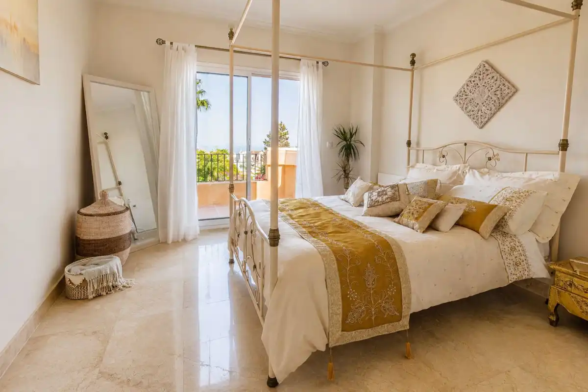 Terraced house with pool for sale in La Alcaidesa, imagen 8