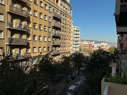 Exterior view of Flat for sale in  Barcelona Capital  with Balcony