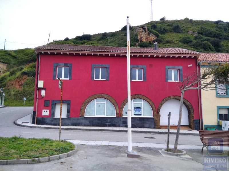 Vista exterior de Local en venda en Avilés