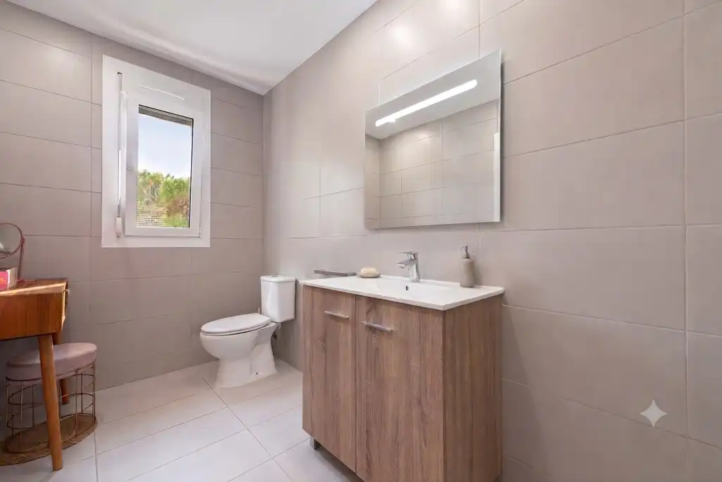 Baño de Planta baja en venta en Pollença con Aire acondicionado, Jardín privado y Terraza
