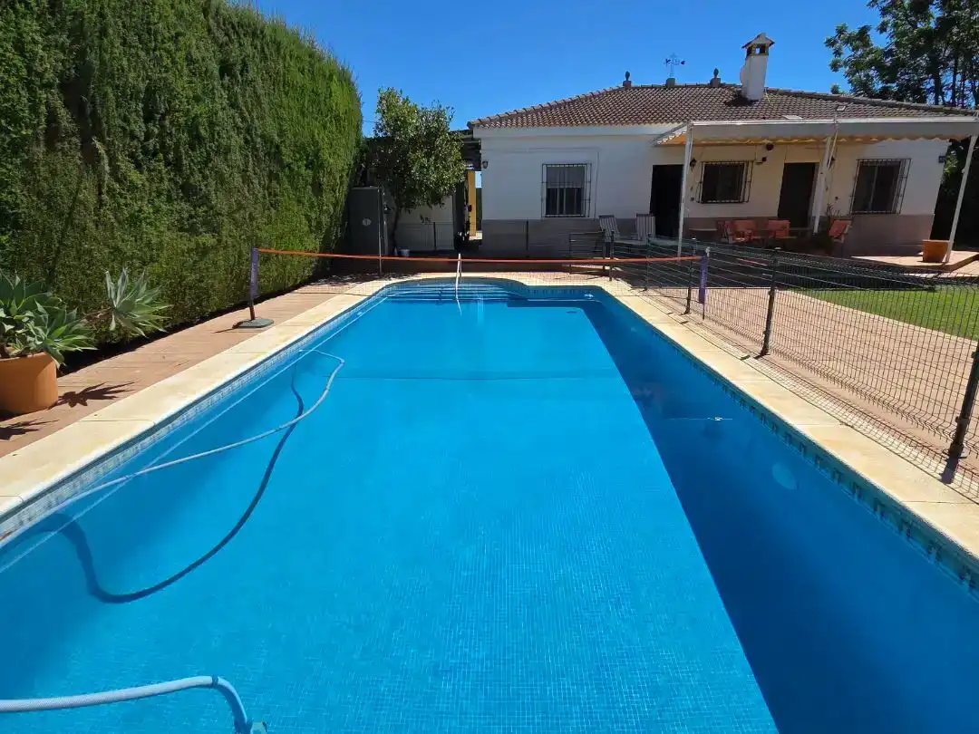 Piscina de Casa o xalet en venda en Espartinas amb Aire condicionat i Piscina