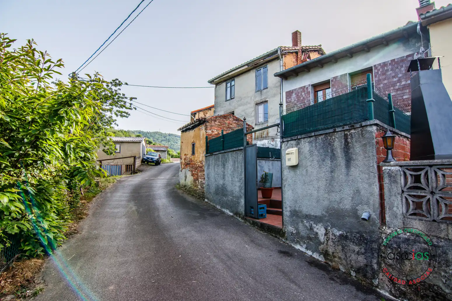 Vista exterior de Casa o xalet en venda en San Martín del Rey Aurelio amb Calefacció, Jardí privat i Terrassa