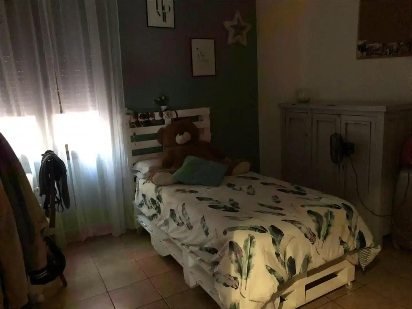 Dormitori de Casa adosada en venda en Gibraleón amb Aire condicionat i Moblat