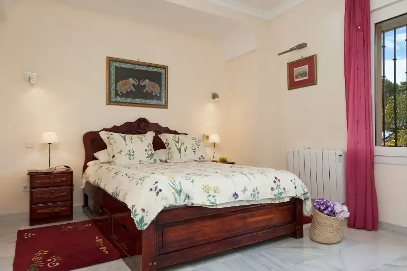 Chalet con piscina en venta en Elviria - Cabopino, imagen 5