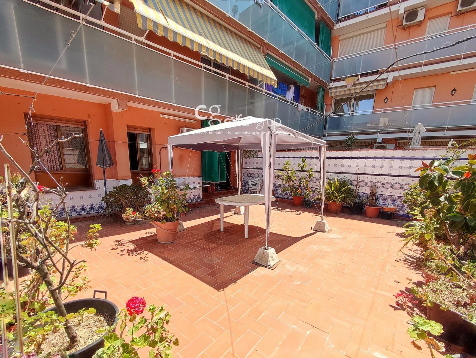 Terrassa de Pis en venda en Cornellà de Llobregat amb Jardí privat