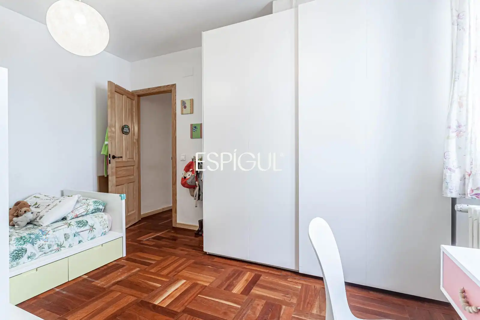 Schlafzimmer von Dachboden zum Verkauf in Madrid mit Klimaanlage, Heizung und Parkett