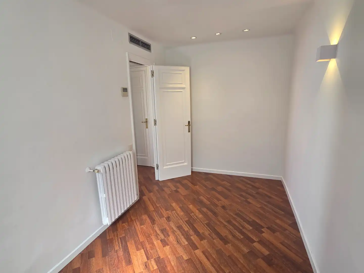 Attic for rent in Barcelona  with Air Conditioner, Heating and Parquet flooring