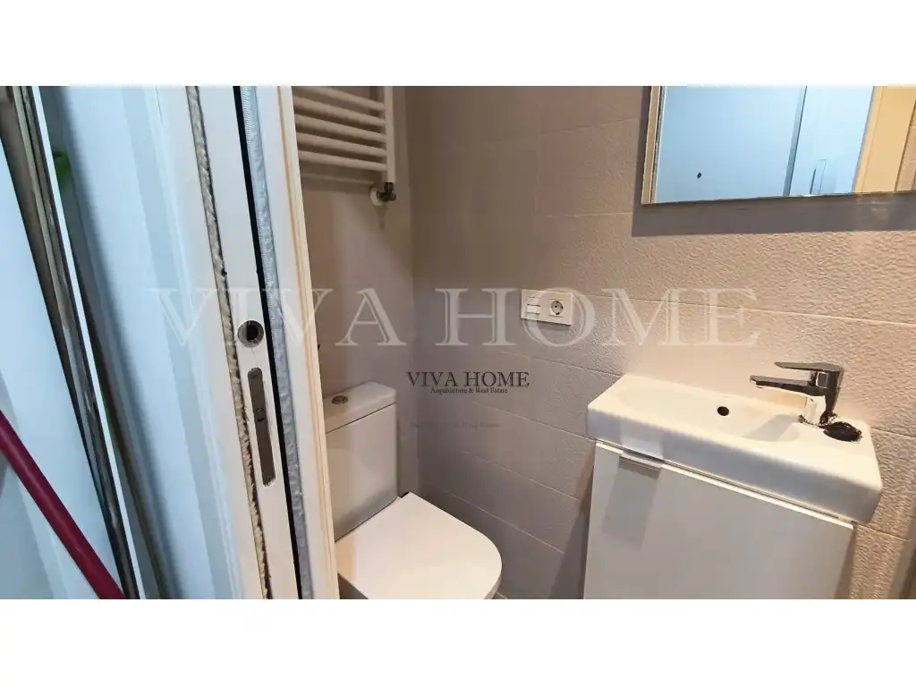 Bathroom of Flat for sale in Madrid
