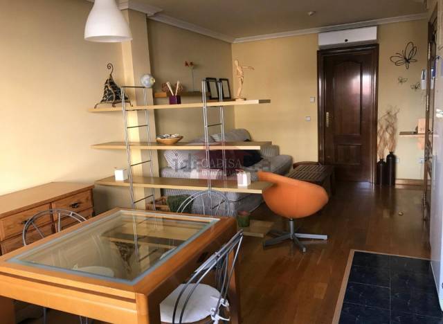 Piso en Alquiler en Salesas