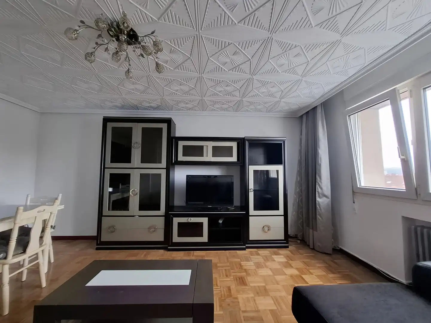 Wohnzimmer von Wohnung zur Miete in Gijón  mit Heizung und Parkett