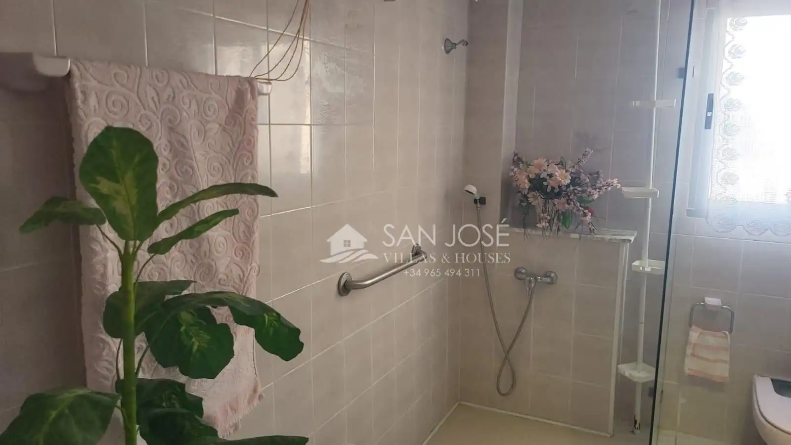 Baño de Piso de alquiler en El Verger con Aire acondicionado, Amueblado y Balcón