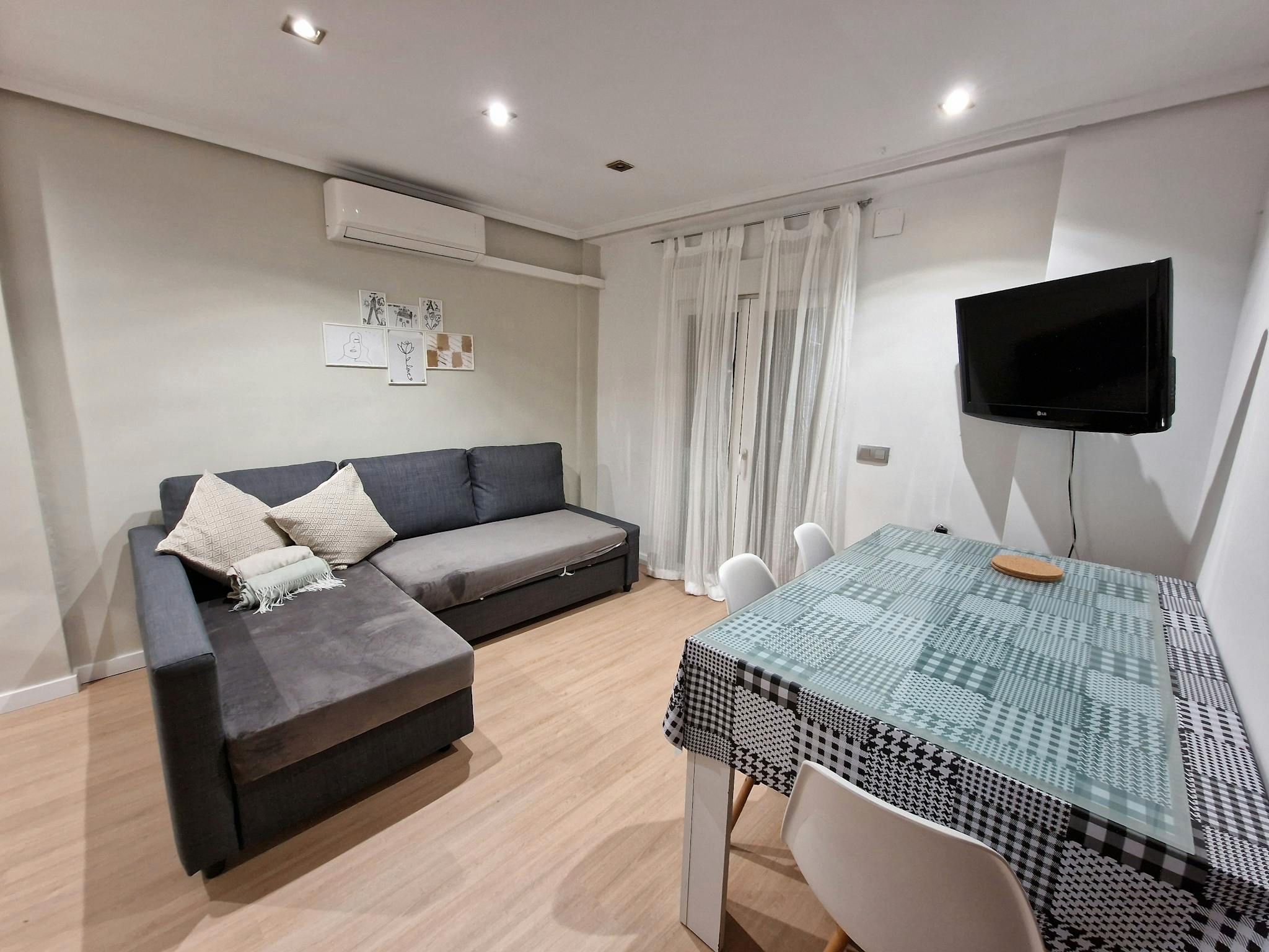 Living room of Flat to rent in  Valencia Capital  with Air Conditioner, Heating and Furnished
