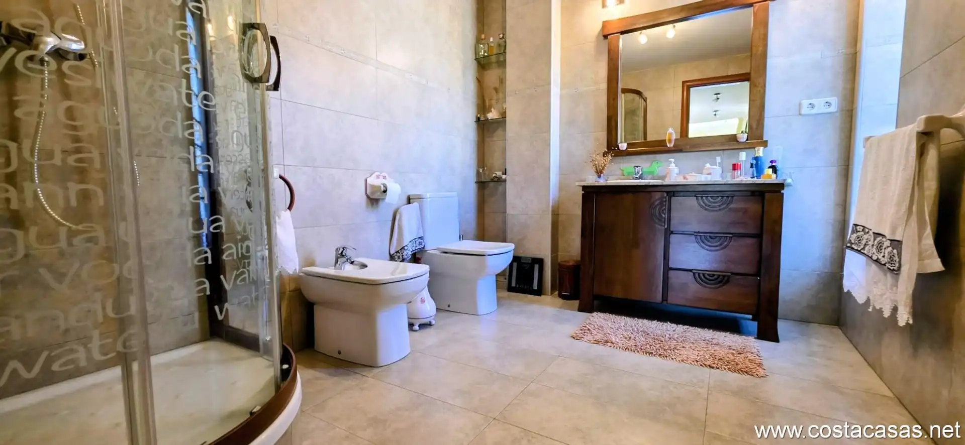 Baño de Casa o chalet en venta en Castellví de Rosanes con Calefacción, Jardín privado y Terraza