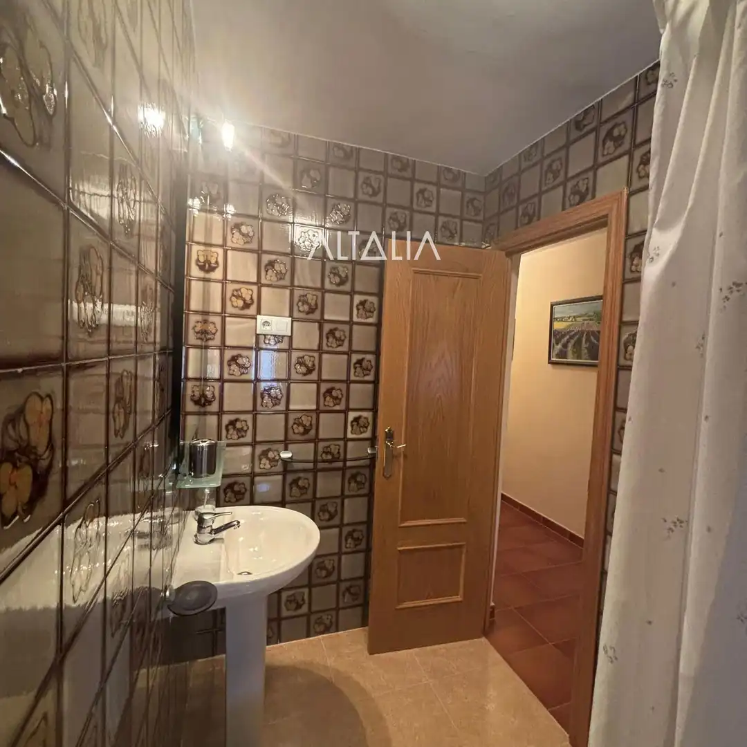 Bathroom of Flat for sale in Poyatos  with Terrace