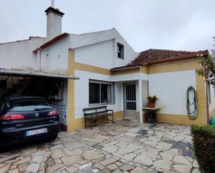 Vista exterior de Casa o xalet en venda en Nigrán amb Calefacció, Jardí privat i Terrassa