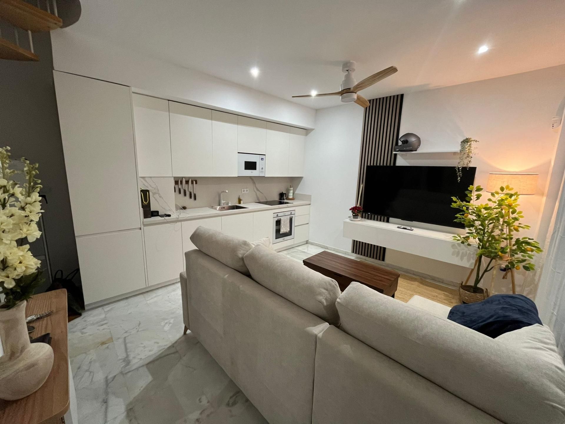 Living room of Duplex to rent in  Sevilla Capital  with Air Conditioner, Furnished and Balcony